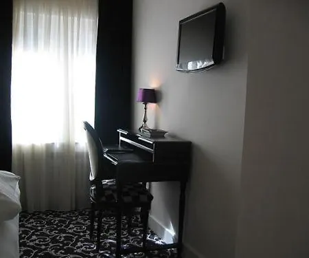 Aleksandra Hotel